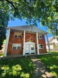 Building Photo - Beautifully updated 2 story 2 bed townhome! Central air!