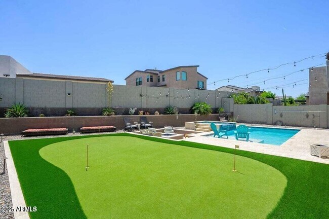 Building Photo - 1221 E Paseo Way