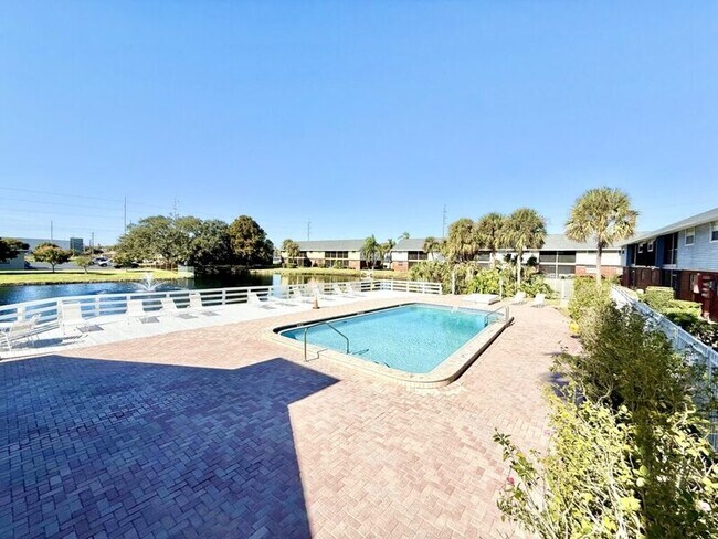 Building Photo - 200 Countryclub Drive - 808