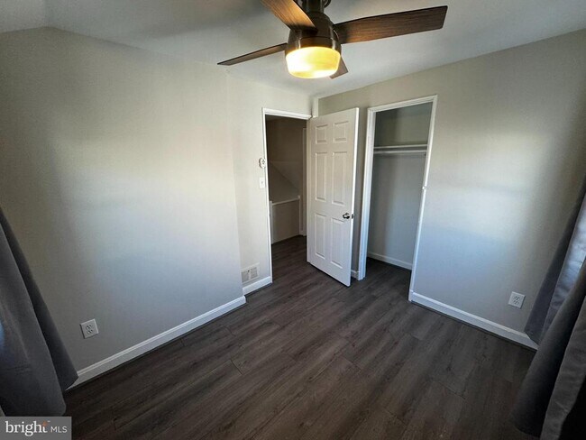 Building Photo - 5411 8th Pl S