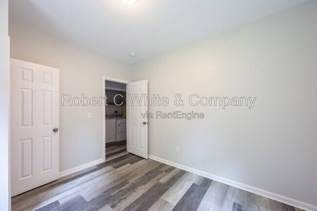 Building Photo - 687 Winchester Ave