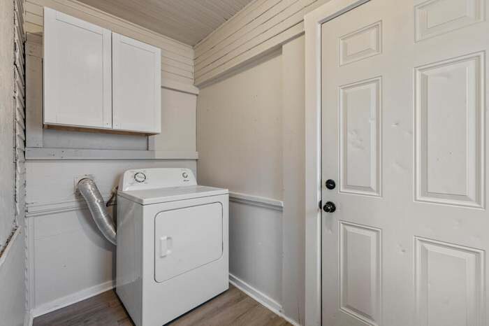 Building Photo - 1610 Division St