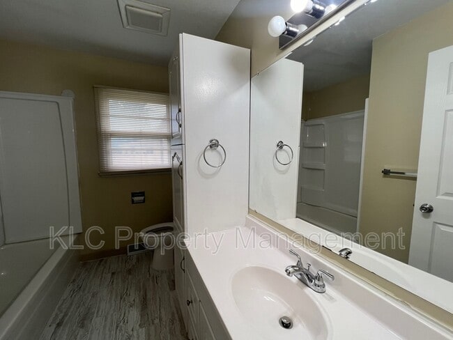 Building Photo - 1222 SW Ordnance Road