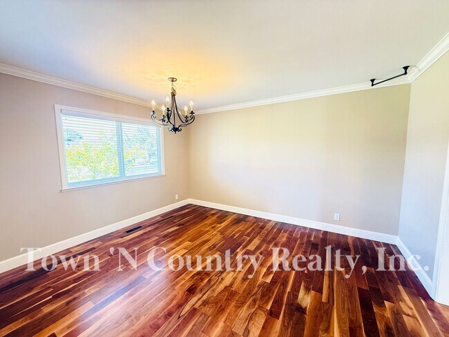 Building Photo - 22369 Ferdinand Ct