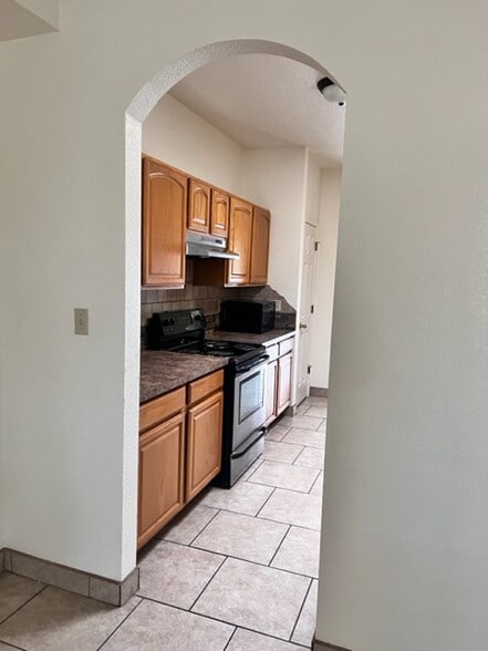 Building Photo - 2357 Saturn Cir