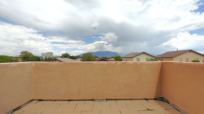 Building Photo - 2105 Margarita Dr SE