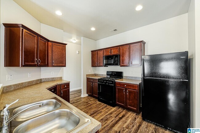 Building Photo - 331 Woodland Trl