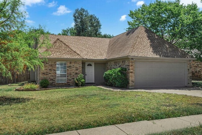 Building Photo - "Fantastic 3-Bedroom, 2 Bath Home in Prime...