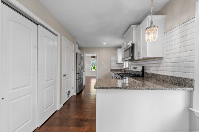 Building Photo - 6837 Julian Ave