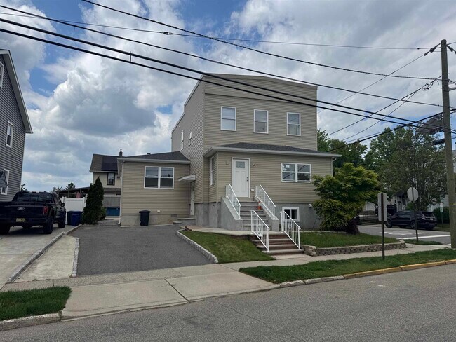 Building Photo - 49 Summit Ave