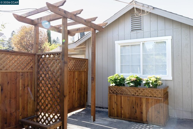 Building Photo - 4815 Appian Way