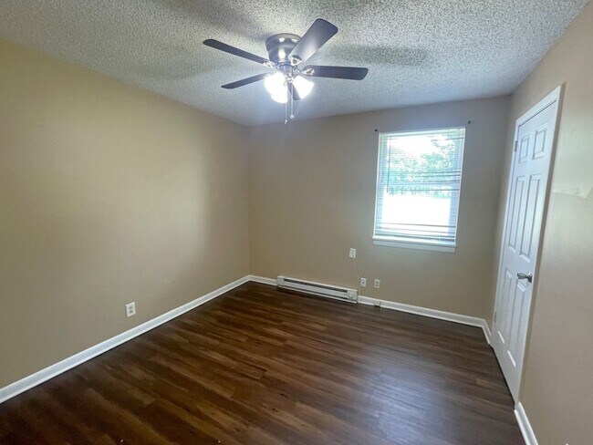 Building Photo - Great 2 Bed 1 Bath in Madison!