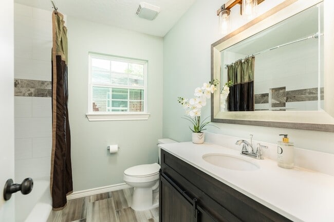 Building Photo - 1211 Kirsten St