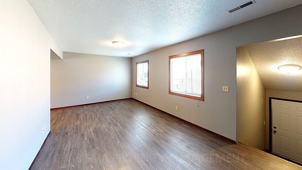 Building Photo - 1504 E Cedar St