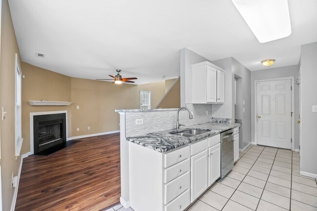 Building Photo - Three Bedroom Home!