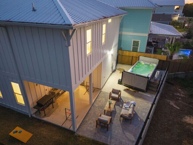 Building Photo - 223 E Lakeshore Dr