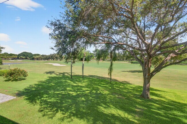 Building Photo - 30 Southport Ln