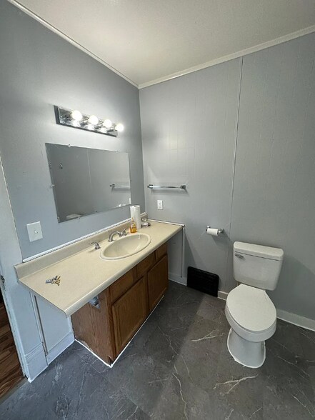 Building Photo - 742 E Stockbridge Ave