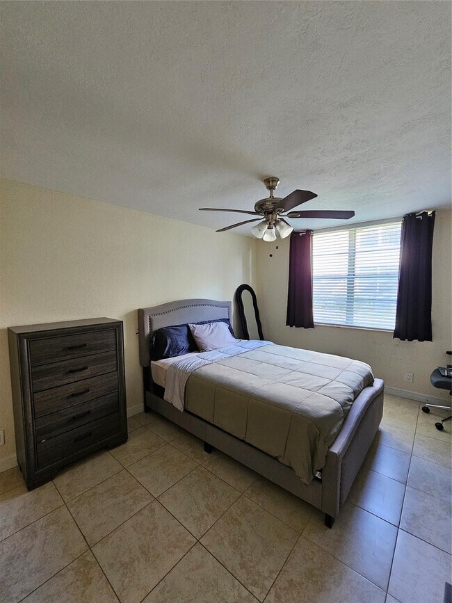 Building Photo - 8294 NW 24th St