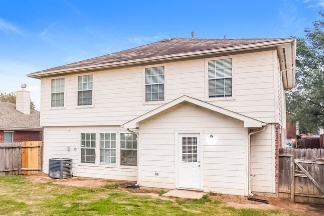 Building Photo - 5827 Clerkenwell Dr