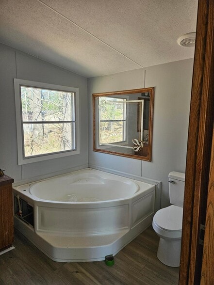 Building Photo - 935 Calvert Dr