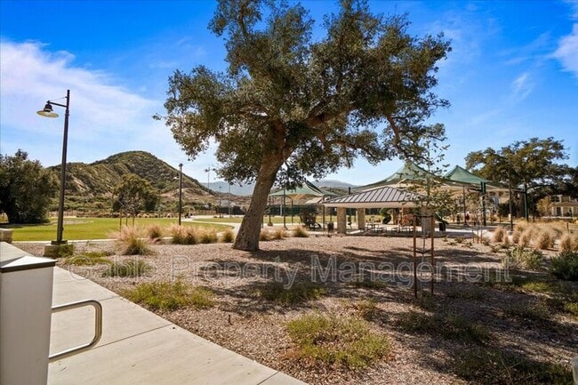 Building Photo - 27605 Sawtooth Ln