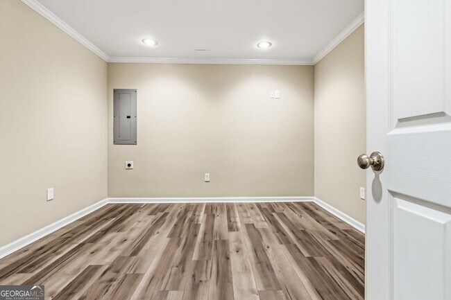 Building Photo - 825 Somerset Vale Dr