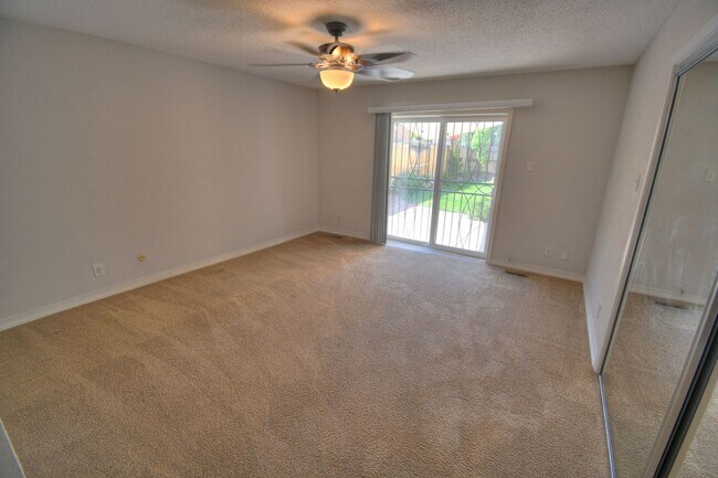 Building Photo - Cute Two Bedroom (possible 3rd Bedroom) in...