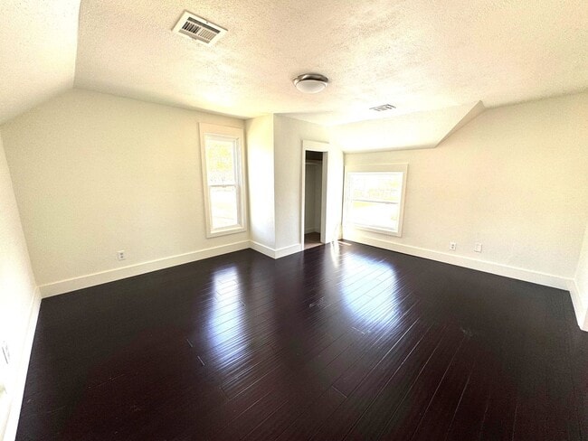 Building Photo - Historic Home for Rent in Downtown Siloam