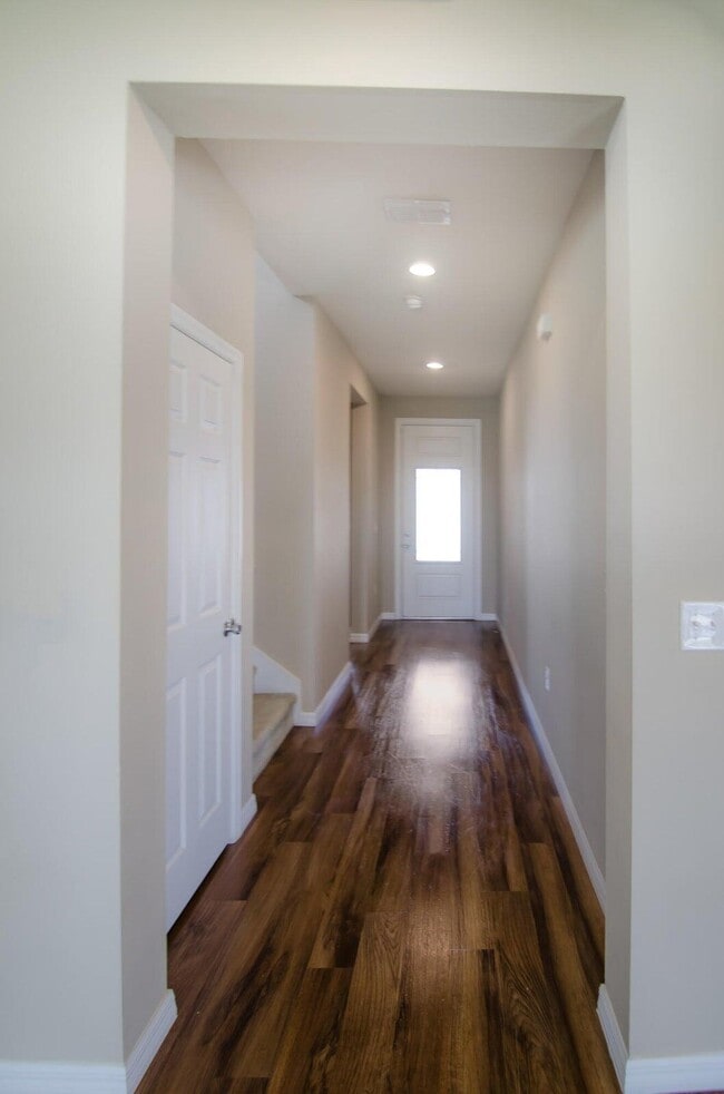 Building Photo - 5600 NW Pine Trail Cir