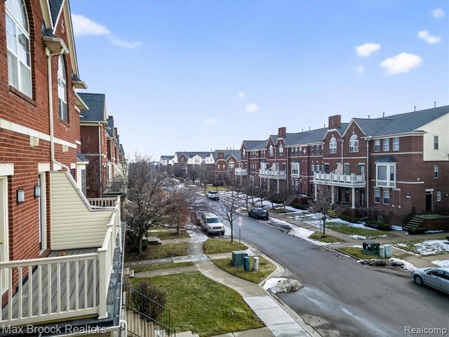 Building Photo - 3255 Camden Dr