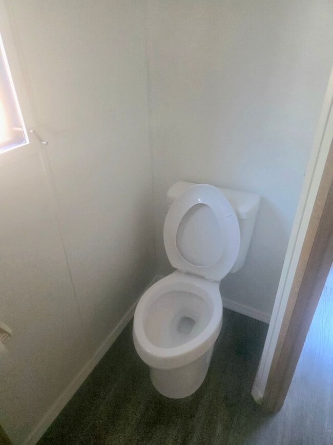 Building Photo - 2 bedroom 2 bathroom home for rent