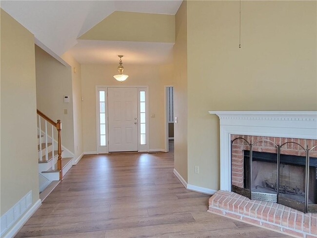 Building Photo - 2110 Glenellen Dr NW