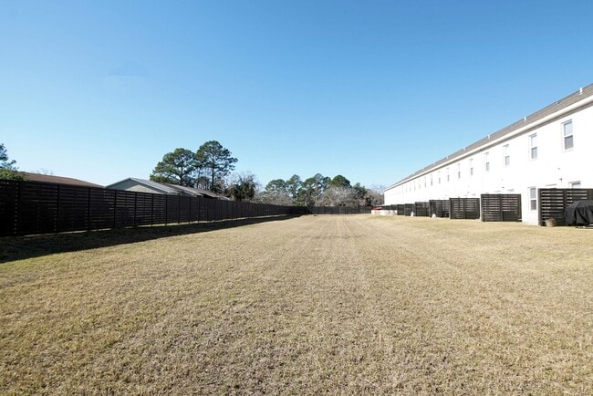 Building Photo - Great Location in Fort Walton Beach Near Bases and Hospital.