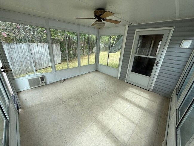 Building Photo - Pensacola - East Hill - 4 bedrooms, 3 bathroom - Mother in Law suite
