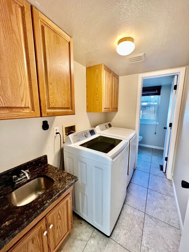 Building Photo - 6064 Zang Way