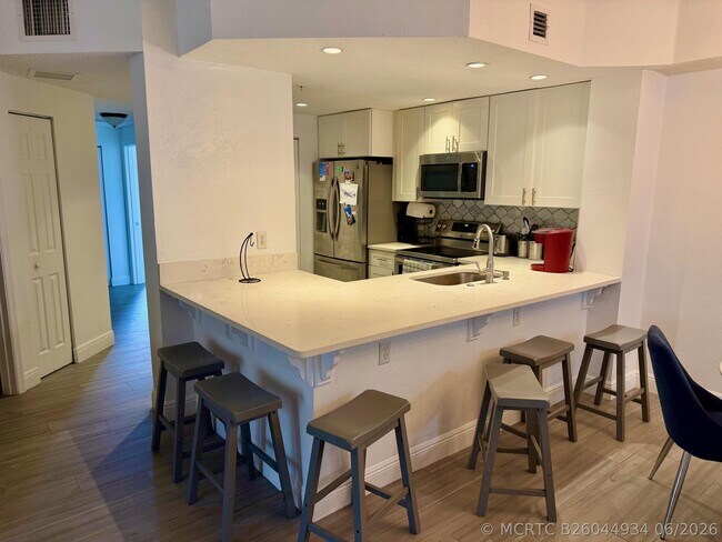 Building Photo - 3018 Alcazar Pl