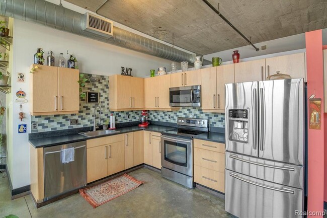 Building Photo - 460 W Canfield St