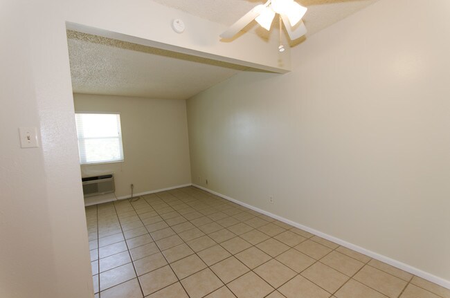 Building Photo - Hampton Arms Apartments