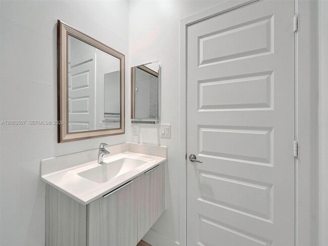 Building Photo - 10500 NW 78th Terrace