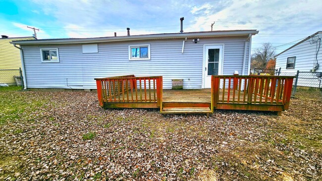 Building Photo - Welcome to this charming 2-bedroom home in...