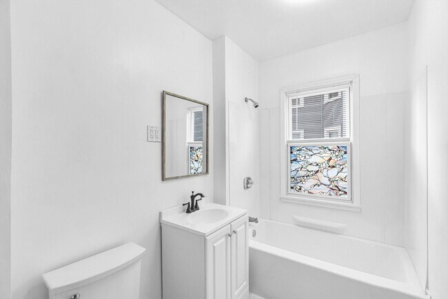 Building Photo - 23 Biltmore St