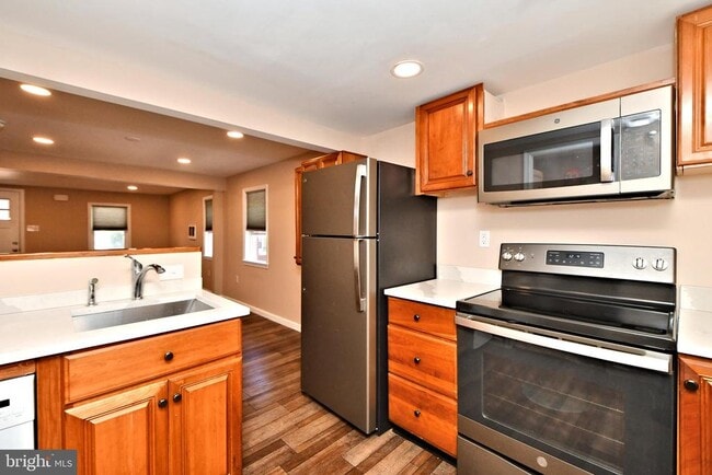 Building Photo - 23 Walnut St