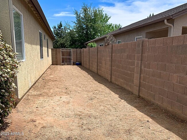 Building Photo - 7551 Dusty Boot Rd