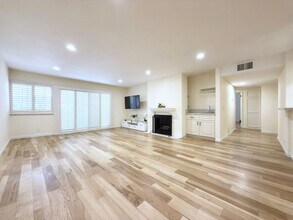 Building Photo - Upgraded Condo in La Costa!