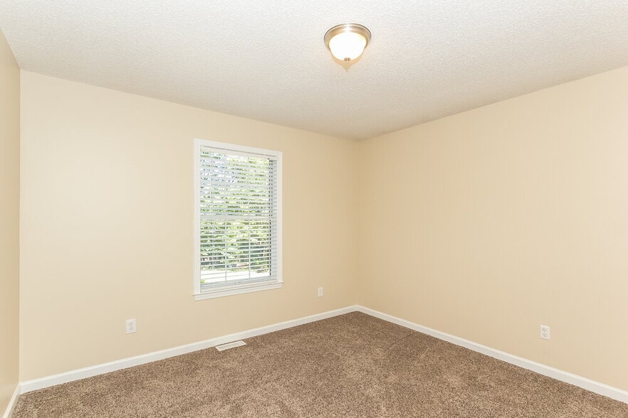 Building Photo - 153 Country Mill Ln