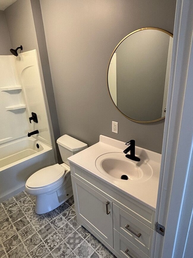 Building Photo - Updated 2-Bedroom Home on the West End of Council Bluffs