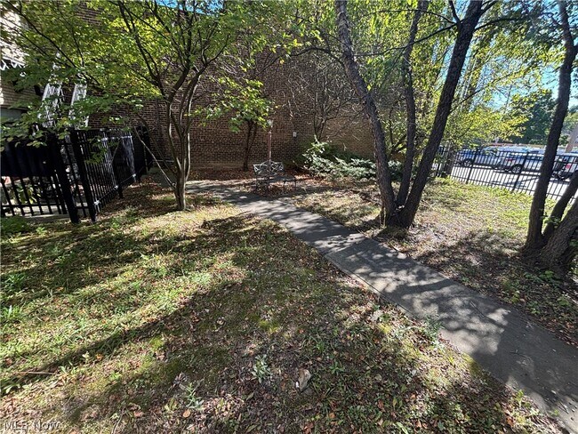 Building Photo - 5644 Broadway Ave