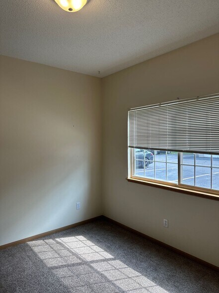 Building Photo - 210 10th St W