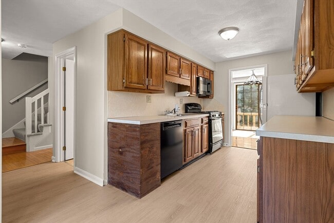 Building Photo - 290 Apache Way